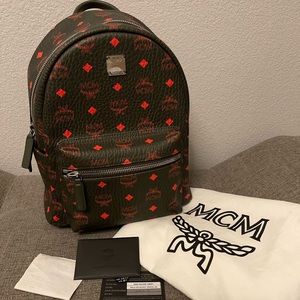 MCM Medum Stark Backpack in Green Visetos